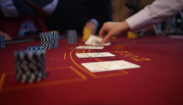 Learn About Casino Card Rooms and Table Formats Through 바카라사이트