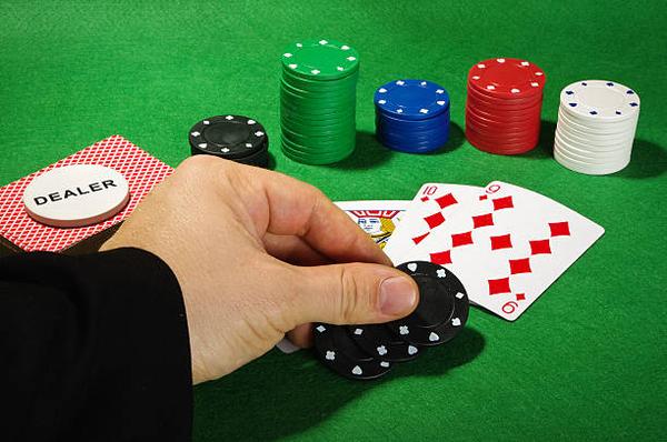 A Guide to Understanding Poker Odds With a ポーカー アプリ